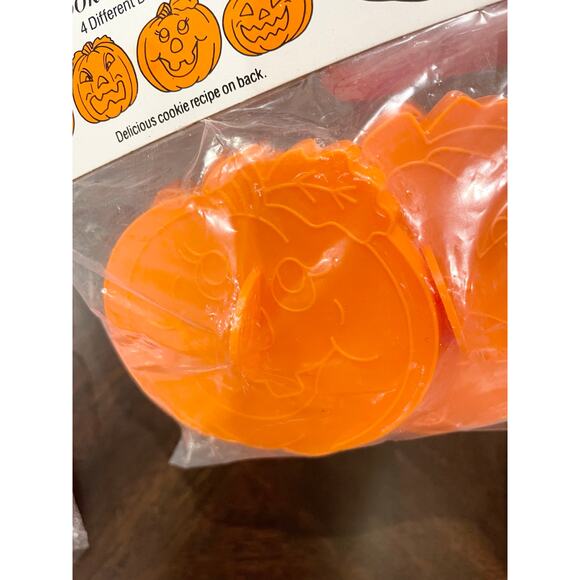 Lot of Vintage Holiday Cookie Cutters - Picture 8 of 10